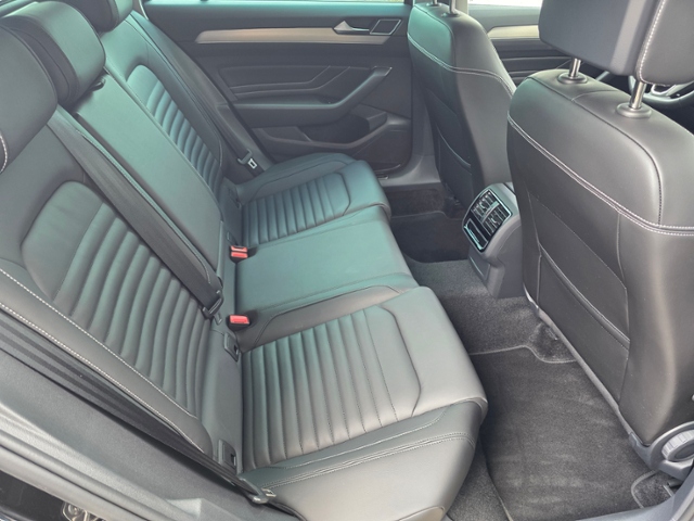 Passat Variant Elegance 2.0 TDI*STHZ,LEDER,MATRI