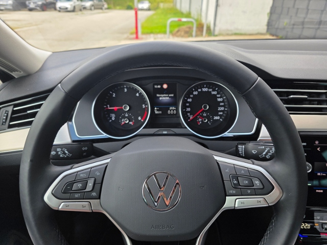 Passat Variant Elegance 2.0 TDI*STHZ,LEDER,MATRI