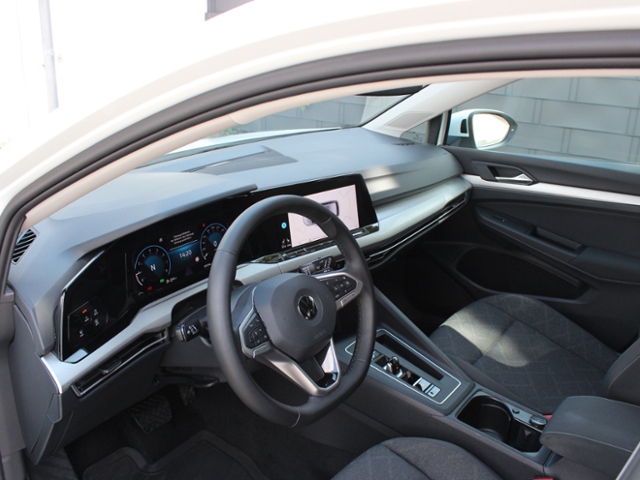 Golf VIII Variant Life 1.5 eTSI DSG OPF *NAVI,AP