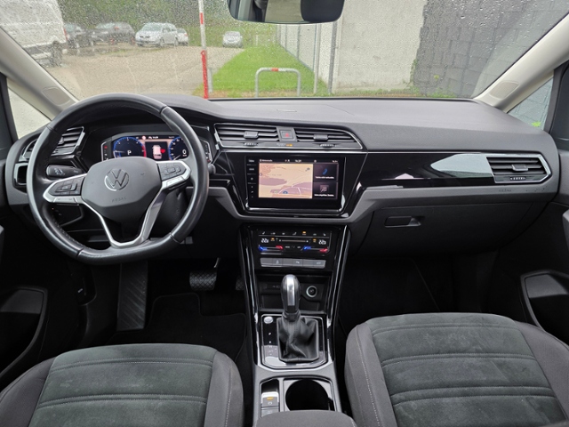 Touran Highline 2.0 TDI DSG*AZV,NAVI,LED*