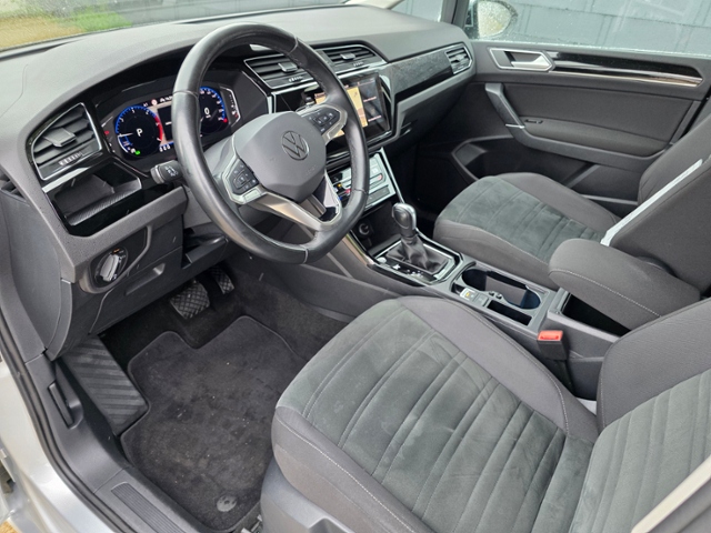 Touran Highline 2.0 TDI DSG*AZV,NAVI,LED*