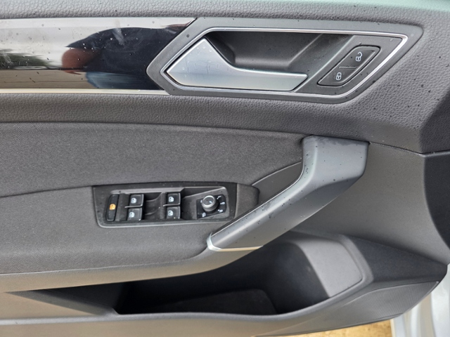 Touran Highline 2.0 TDI DSG*AZV,NAVI,LED*