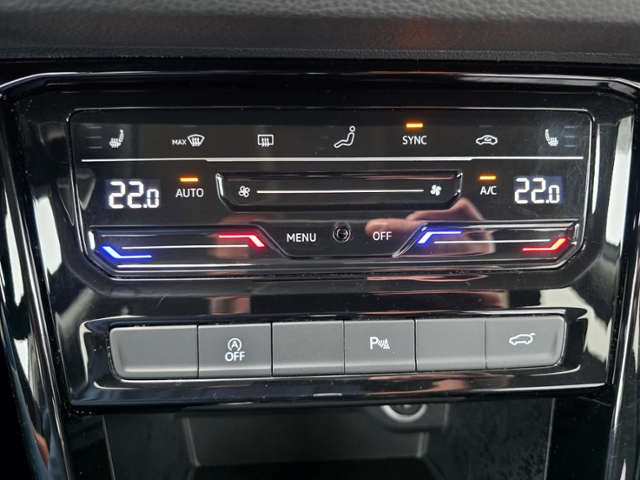 Touran Highline 2.0 TDI DSG*AZV,NAVI,LED*