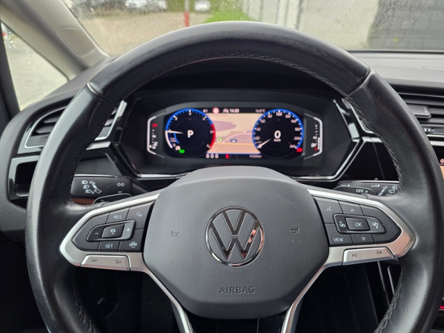 Touran Highline 2.0 TDI DSG*AZV,NAVI,LED*