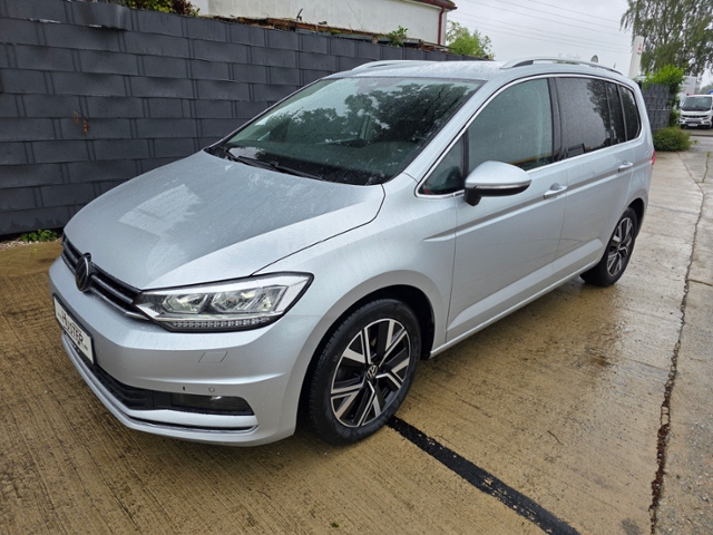 Touran Highline 2.0 TDI DSG*AZV,NAVI,LED*