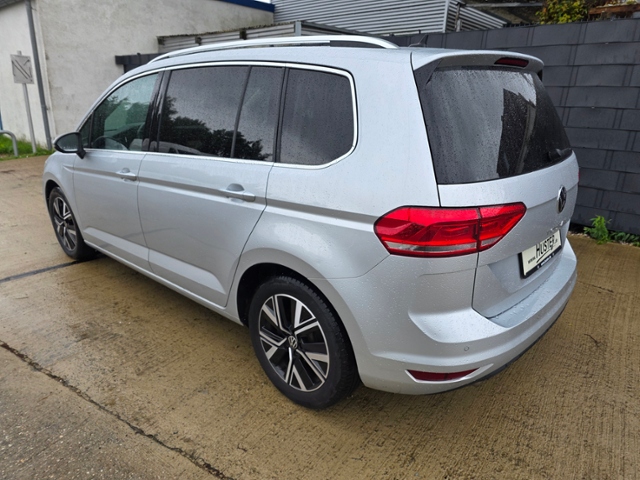 Touran Highline 2.0 TDI DSG*AZV,NAVI,LED*
