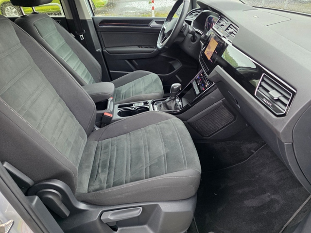 Touran Highline 2.0 TDI DSG*AZV,NAVI,LED*