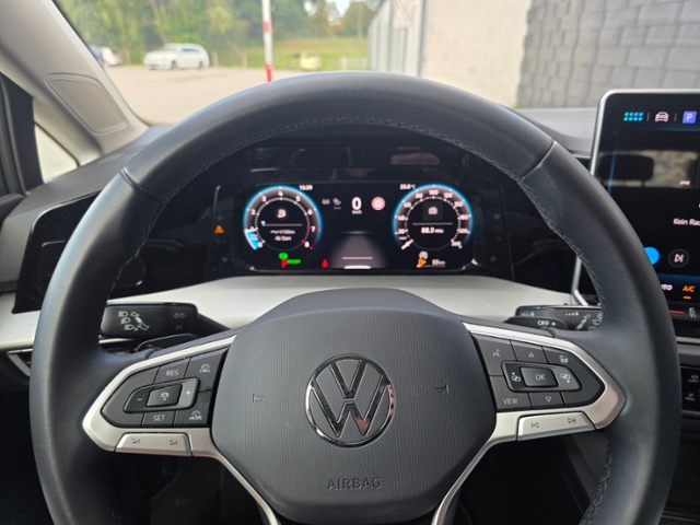 Golf VIII Variant Life 1.5 eTSI DSG**STHZ**