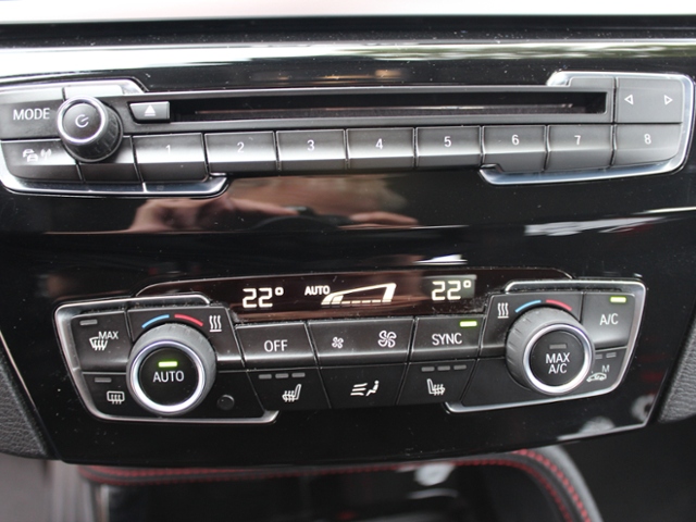 X1 sDrive18i Sport Line *LED,AHK,RFK,NAVI*