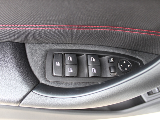 X1 sDrive18i Sport Line *LED,AHK,RFK,NAVI*
