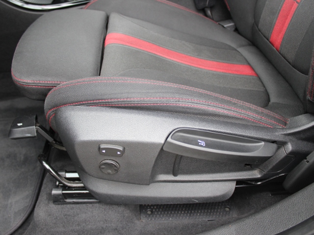 X1 sDrive18i Sport Line *LED,AHK,RFK,NAVI*