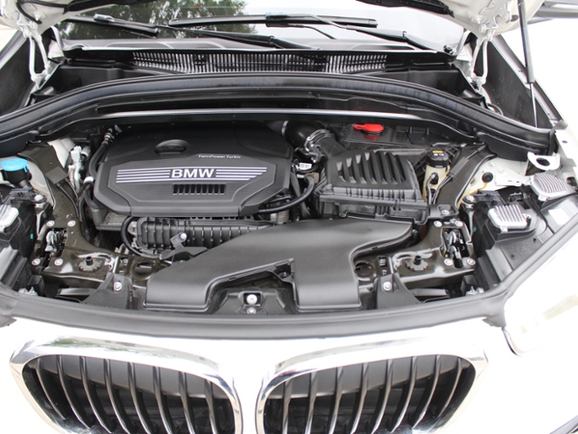 X1 sDrive18i Sport Line *LED,AHK,RFK,NAVI*