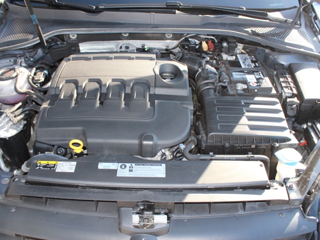 Golf VII Variant CL 2.0 TDI DSG SCR *STHZ,LED,AC