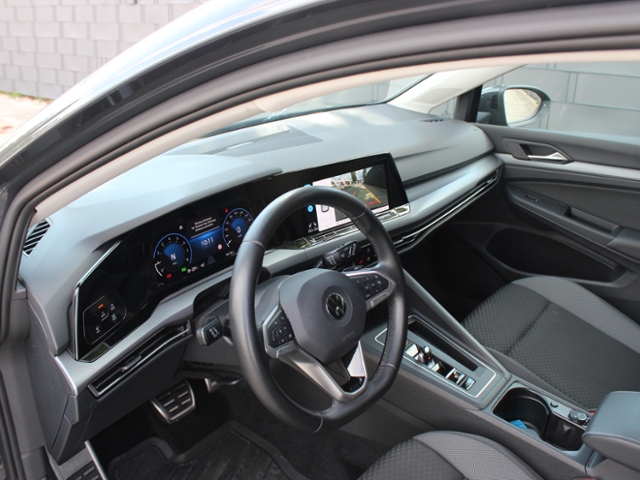 Golf VIII Active 1.5 eTSI DSG**STHZ,AZV**