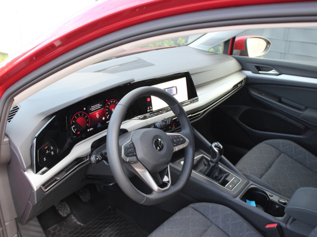 Golf VIII Variant Life 1.5 TSI *STHZ,NAVI,LED*