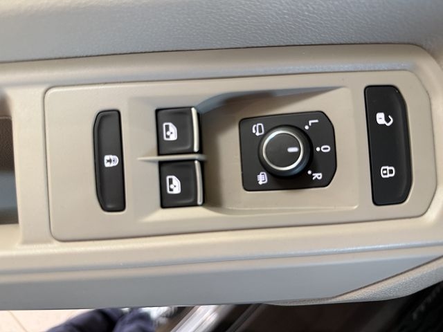 Multivan Edition KR 2.0 TDI DSG *AHK,RFK,NAVI,IQ