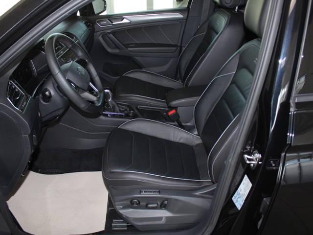 Tiguan R-Line 'Black Style' 4Motion 2.0 TSI DSG 