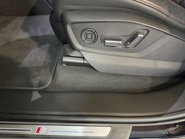 SQ7 4.0 TFSI quattro *AHK,STHZ,PANORAMA,INDIVIDU