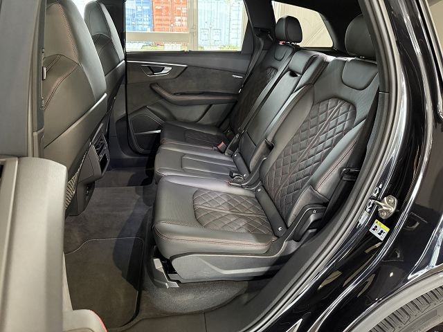SQ7 4.0 TFSI quattro *AHK,STHZ,PANORAMA,INDIVIDU