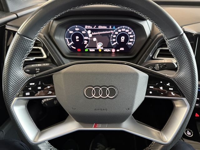 Q4 40 e-tron *Panorama,S-Line Int.,LED* basis