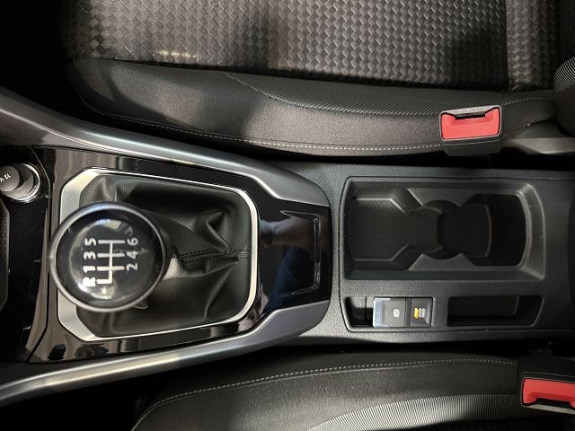 T-Roc Active 1.0 TSI**WENIG KM**