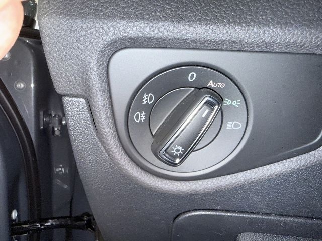 Touran Active 1.5 TSI DSG *LED,DCC,ACC,AHK,STHZ*